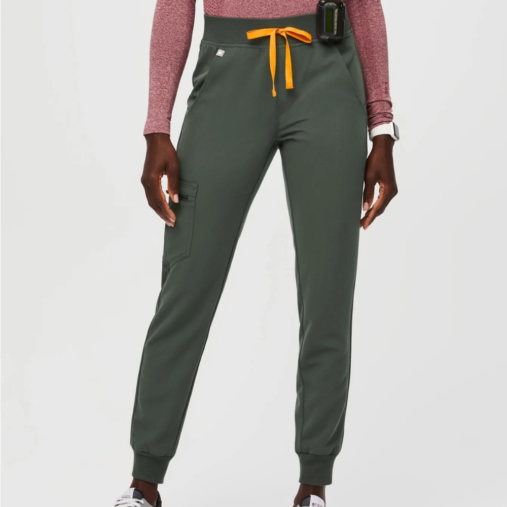 FIGS Moss Zamora™ High Waisted 2.0 - Jogger Scrub Pants